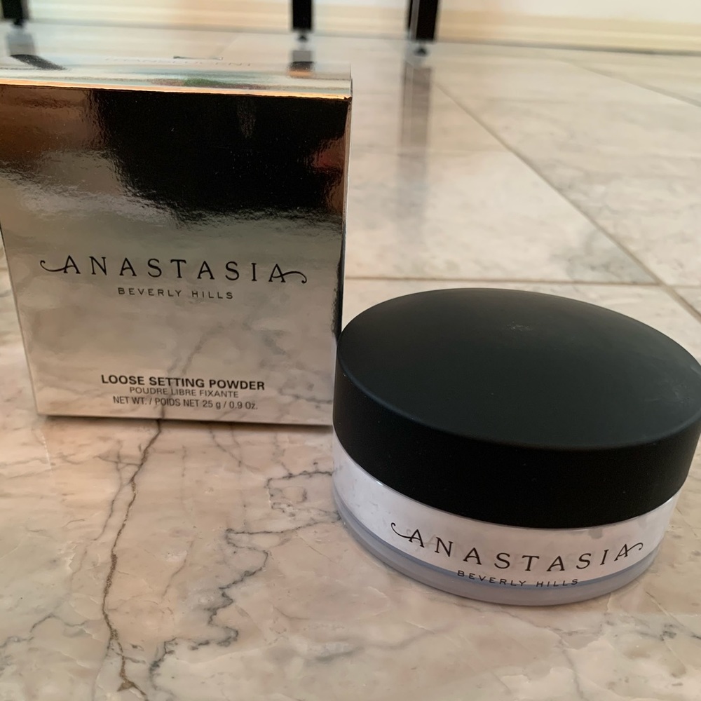 ANASTASIA BEVERLY HILLS
Loose Setting Powder